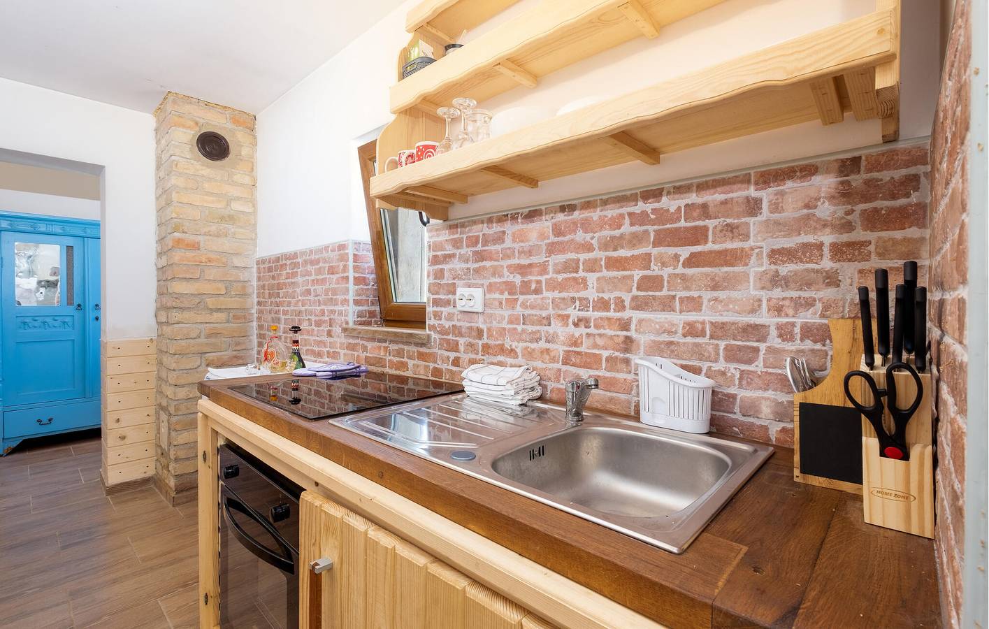 Modernes Apartment mit Pool, WLAN und Grill in der Nähe der Save in Sisak-Moslavina