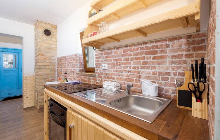 Modernes Apartment mit Pool, WLAN und Grill in der Nähe der Save in Sisak-Moslavina