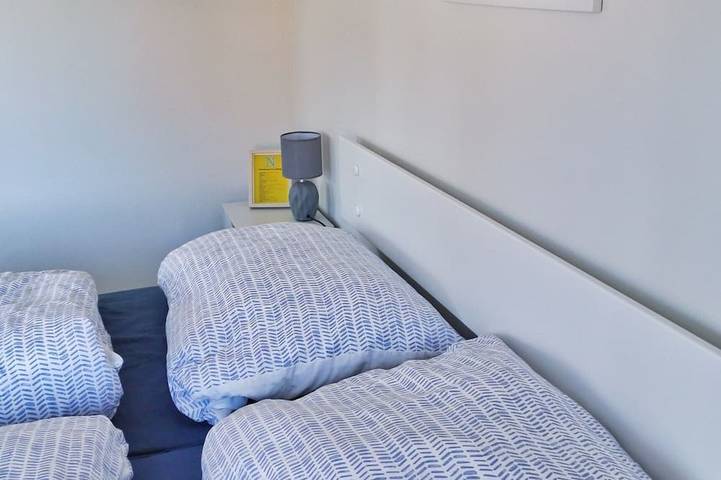 Ganze Wohnung, Zentrale Ferienwohnung am Husumer Hafen mit Balkon in Husum Hafen, Husum