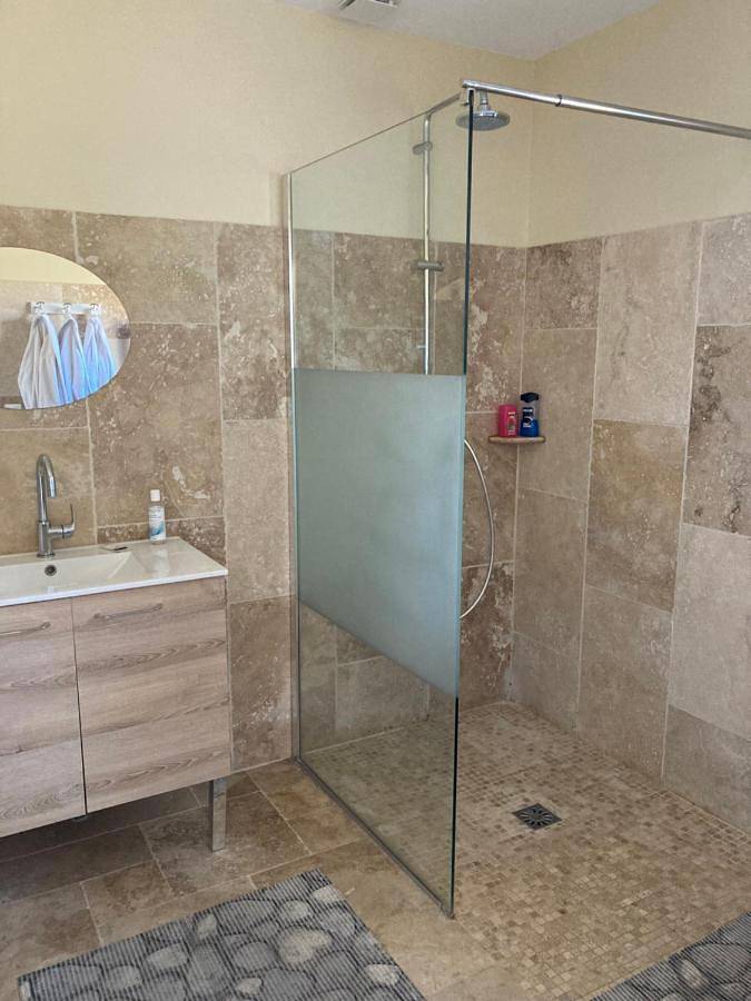 Location de vacances pour 2 personnes, avec sauna et terrasse ainsi que jardin et vue, animaux acceptés à Vinon-sur-Verdon - 4