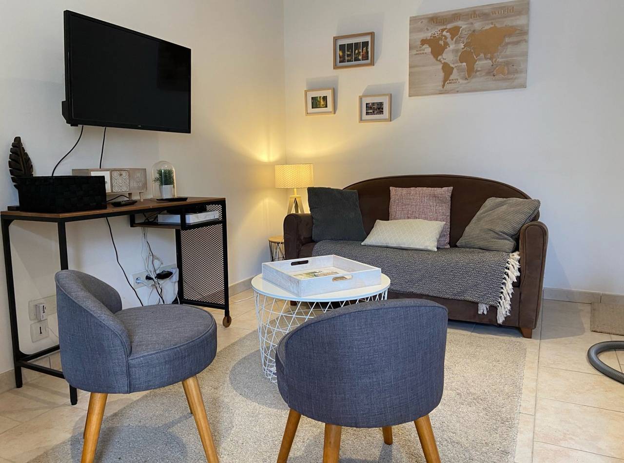 L'Orchidée au bord de l'eau et son jardin in Honfleur, Région de Lisieux