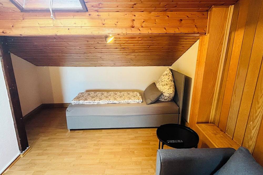 Ganze Wohnung, Geräumte 3 Zimmer Wohnung mit separater Küche in Heuchelheim, Lahntal