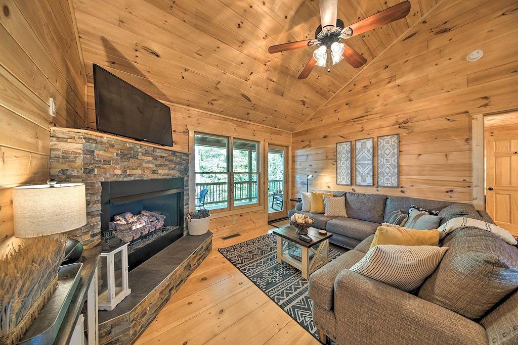 Blue Ridge Hideaway w/ Fire Pit & Mtn Views! in Cherry Log, Chattahoochee National Forest