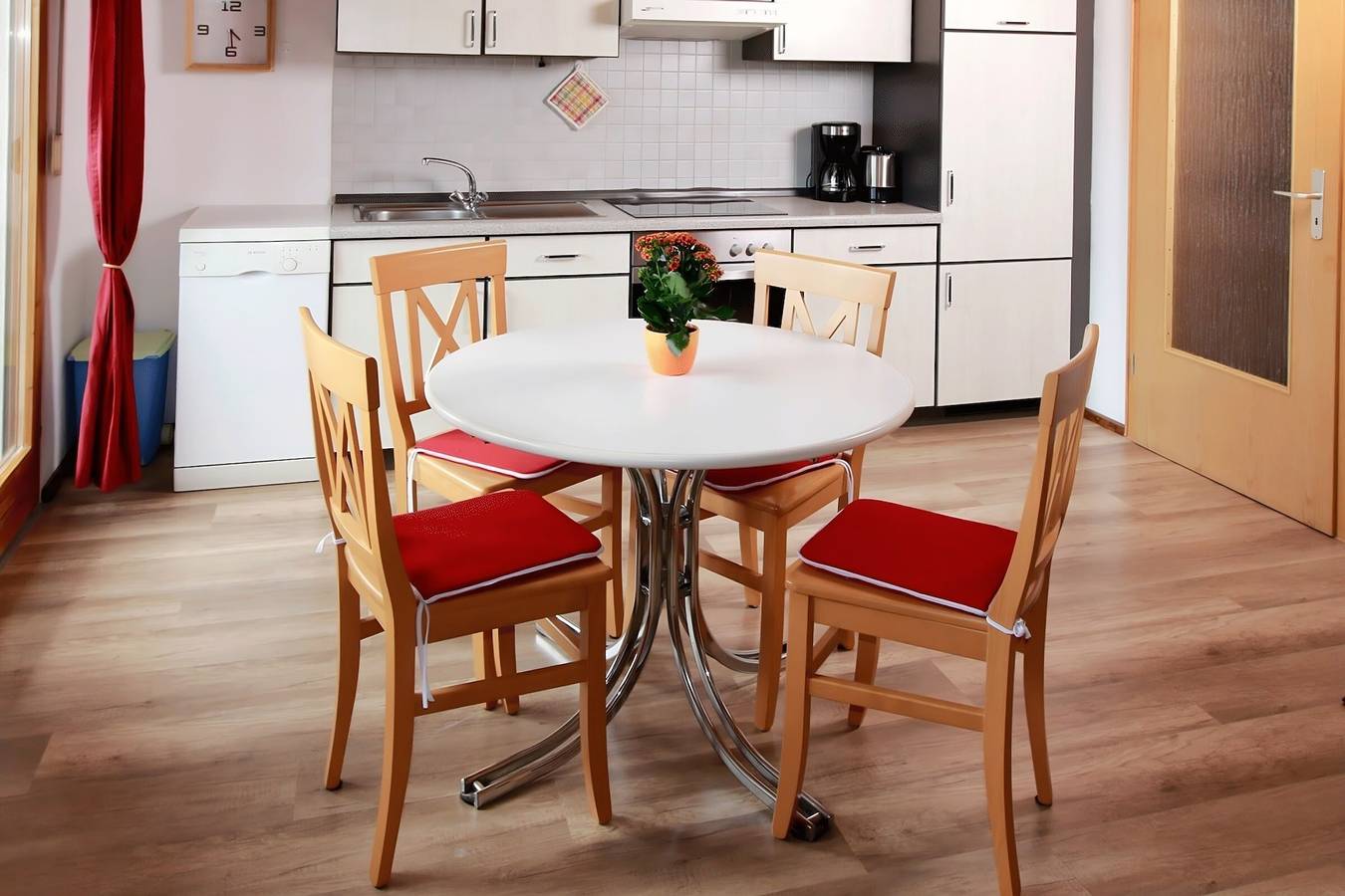 Ganze Wohnung, Ferienwohnung 2, 60 Qm" mit Gemeinschaftsgarten, Balkon und Wlan in Owingen, Region Bodensee-Oberschwaben