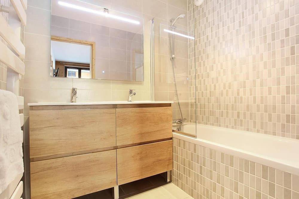 Appartement entier, Wifi, piscine, sauna, hammam, balcon, télévision, casier à ski, 25m², La Clusaz in La Clusaz, Région d'Annecy