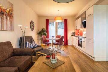 Ferienwohnung "Büsumperle Weiß" in zentraler Lage mit WLAN & Balkon