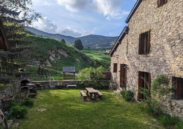 Gîte pour 12 personnes, avec jardin et vue à Puyvalador