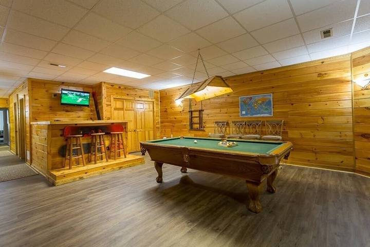 Vacation rental for 20 people, with hot tub and terrace as well as pool in Massanutten
