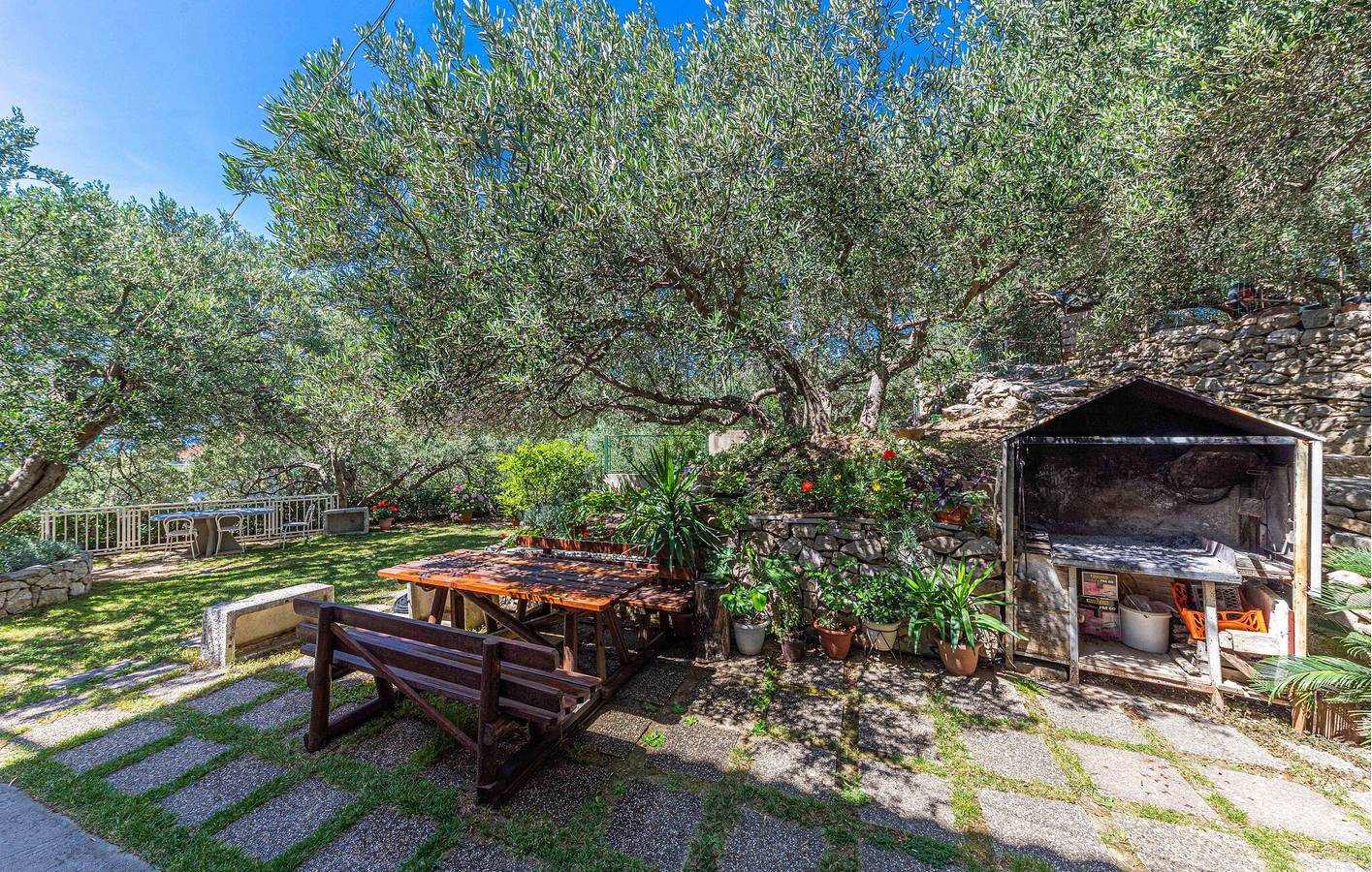 Ganze Ferienwohnung, Ferienwohnung für 3 Personen mit Garten in Makarska, Makarska Riviera