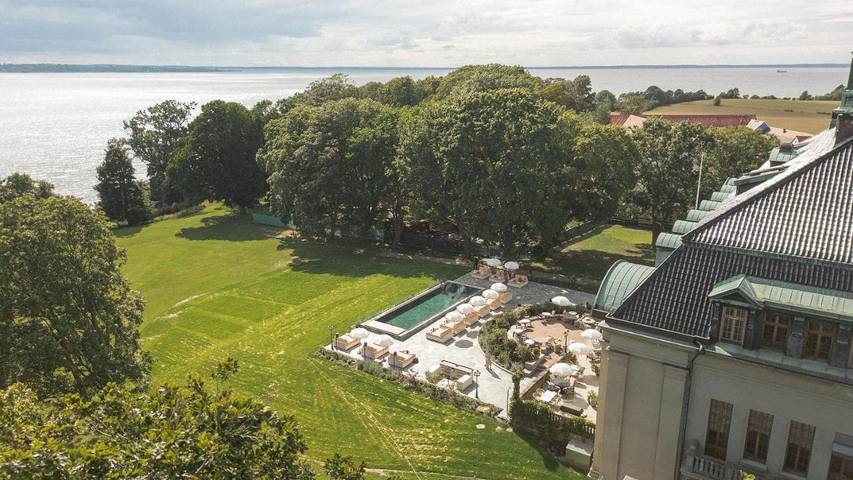 Hotell för 3 Personer, med pool samt utsikt och trädgård i Landskrona