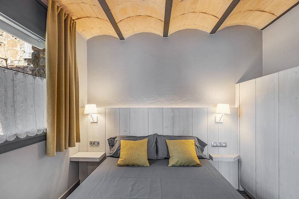 Apartamento entero, Apartamento 'Moixeró' con vistas a la montaña, Wi-Fi y aire acondicionado in Bagá, Pirineo Catalan
