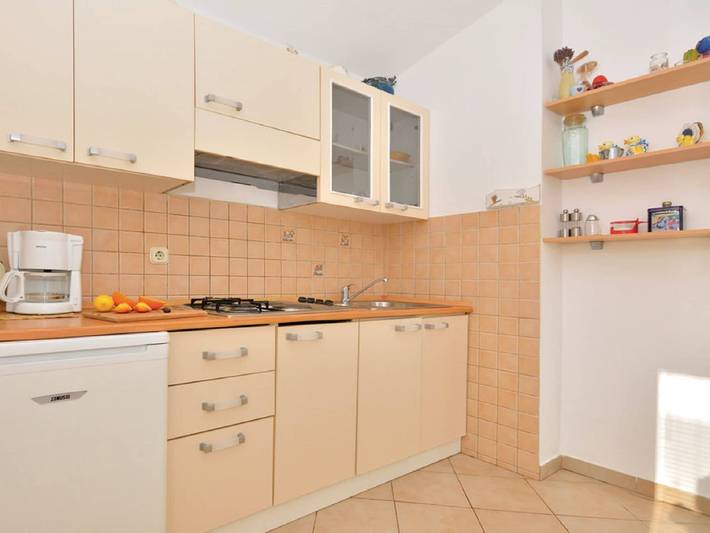Ferienhaus für 8 Personen, mit Balkon/Terrasse und Terrasse sowie Garten in Bibinje - 4