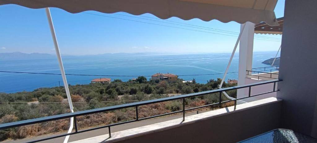 Ferienwohnung für 5 Personen, mit Balkon und Terrasse sowie Ausblick in Gythio - 2