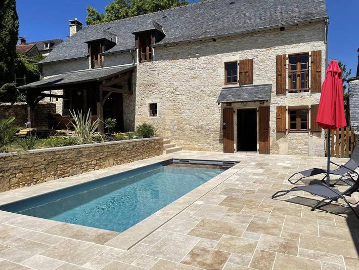 Location de vacances pour 6 personnes, avec Terrasse ainsi que Jardin et Piscine à Coly