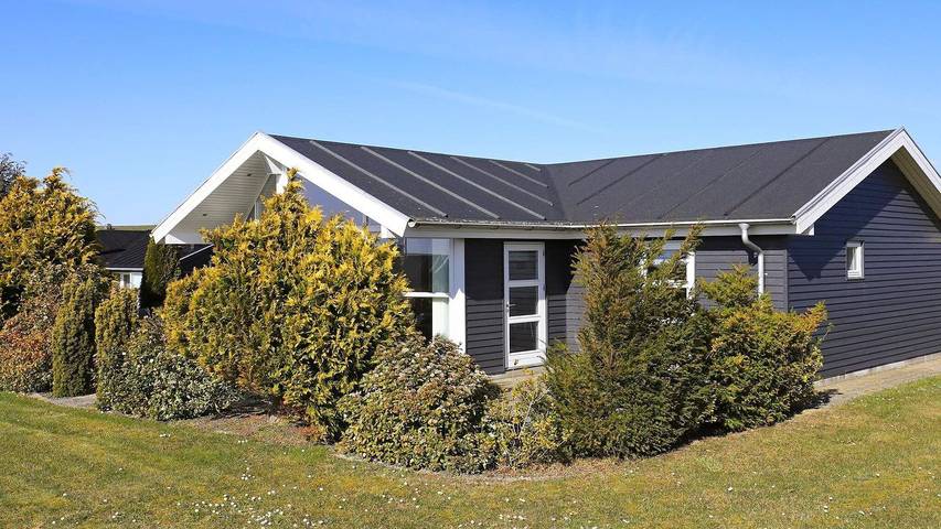 Ferieudlejning for 7 personer, med terrasse og jacuzzi, husdyr tilladt i Fåborg