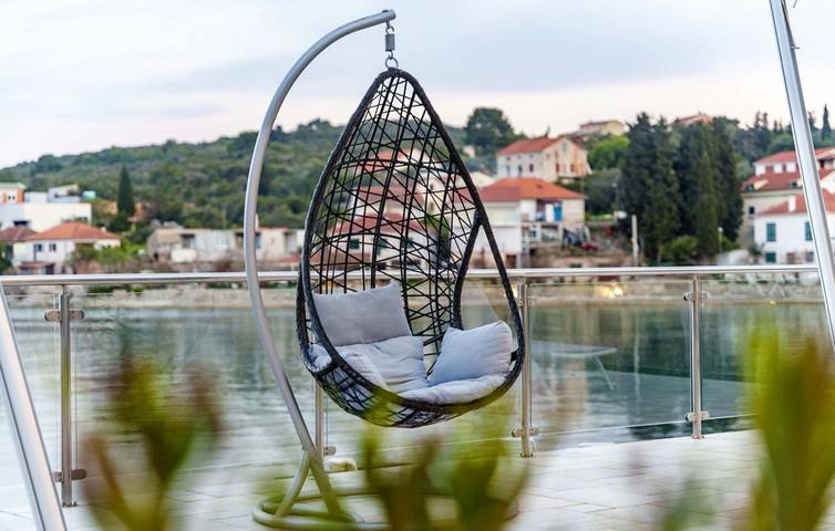 Location de vacances pour 8 personnes, avec jardin à Sali - 3