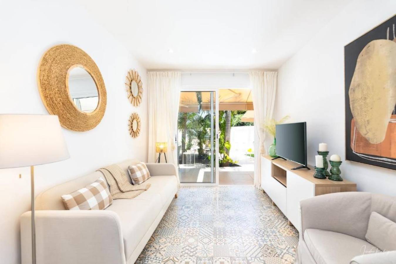 Holiday Home "Bayton House" with Mountain and Garden Views, Private Pool and Wi-Fi in Los Llanos de Aridane, La Palma South