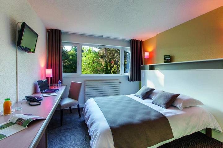 Hôtel pour 2 personnes, avec Terrasse ainsi que Jardin et Piscine