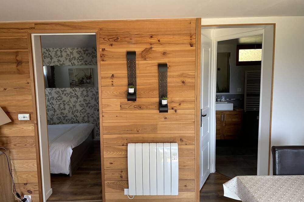 Appartement entier, Douceur, nature face au Valier, studio chaleureux in Aleu, Parc naturel régional des Pyrénées ariégeoises