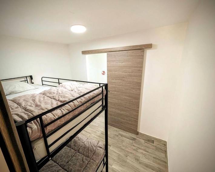 Gîte pour 4 personnes, avec vue ainsi que jardin et piscine à Istres - 4