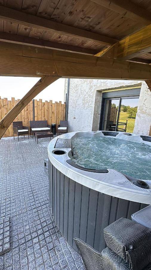 Location de vacances pour 8 personnes, avec terrasse et vue, animaux acceptés à Marboz