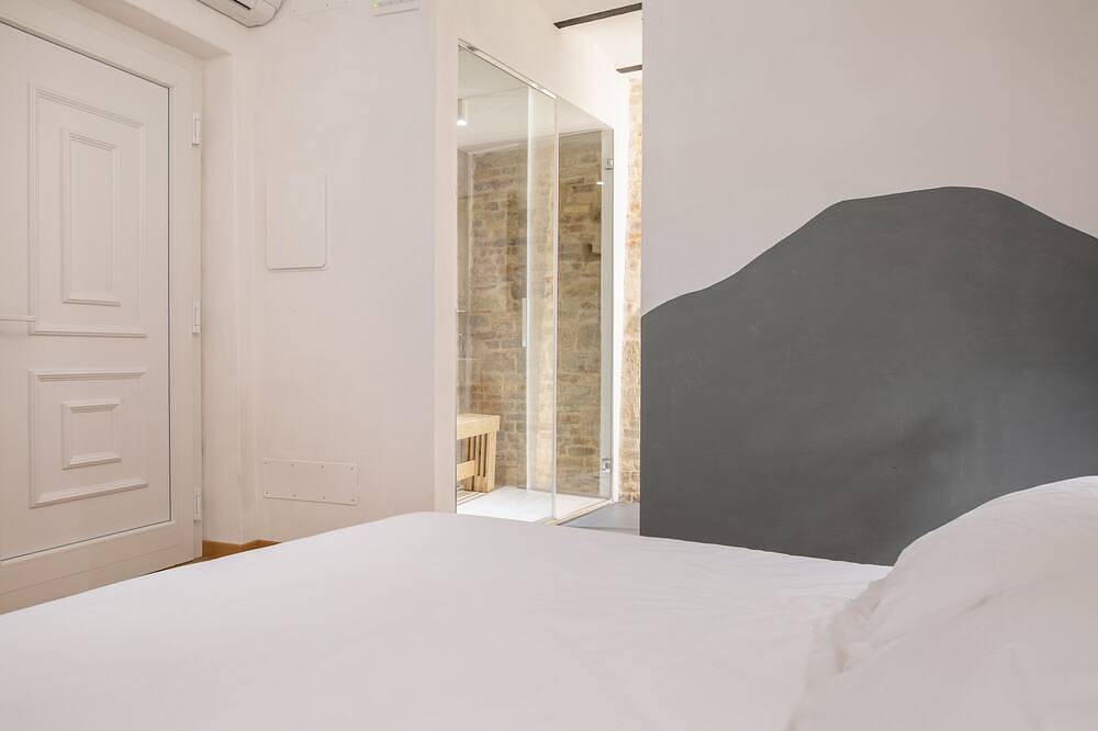 Ognissanti Guesthouse - Sibillini Dependance Double-bed room with private bathroom and Turkish bath in Fermo (Pueblo), Fermo