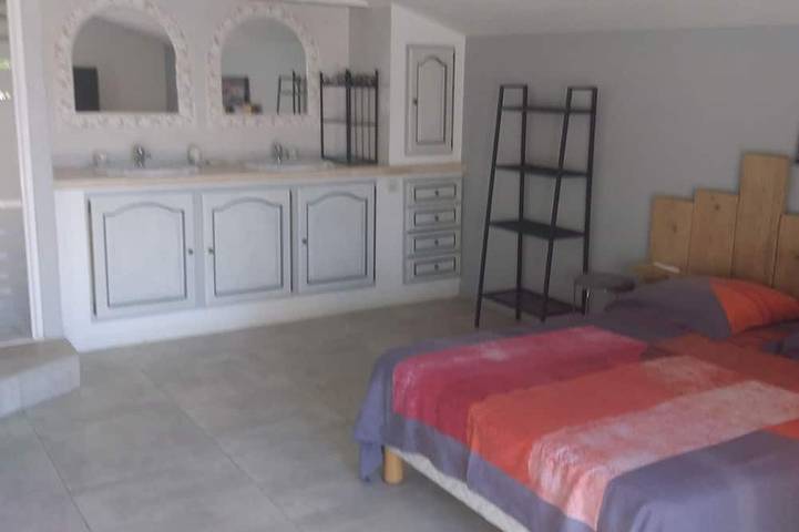 Detached fenced villa with swimming pool in La Farlède, Mediterranean Coast (France)