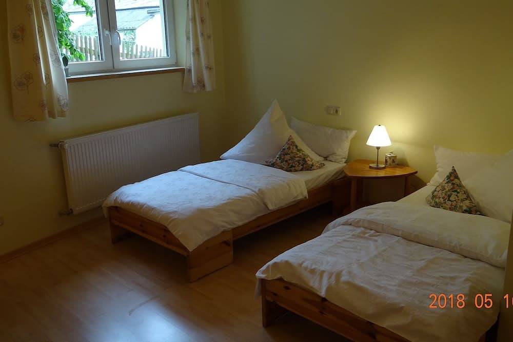Ganze Wohnung, 70qm große Ferienwohnung mit zwei Schlafzimmern mit Terrasse in Berg (Oberfranken), Landkreis Hof