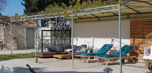 Gîte pour 4 personnes, avec jardin à Violès