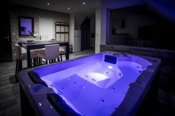 Gîte pour 2 personnes, avec jacuzzi à Fauverney