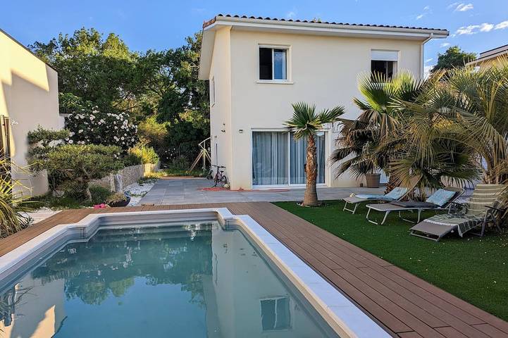 Location de vacances pour 6 personnes, avec terrasse et jardin à Montarnaud