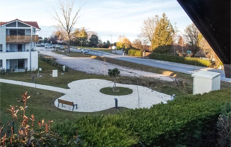 Apartamento vacacional entero, Retiro junto al lago: Aparcamiento, Terraza, Internet in Excenevex, Thonon-les-Bains region