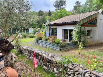 Location de vacances pour 5 personnes, avec piscine et jardin dans Lac de la Cavayère