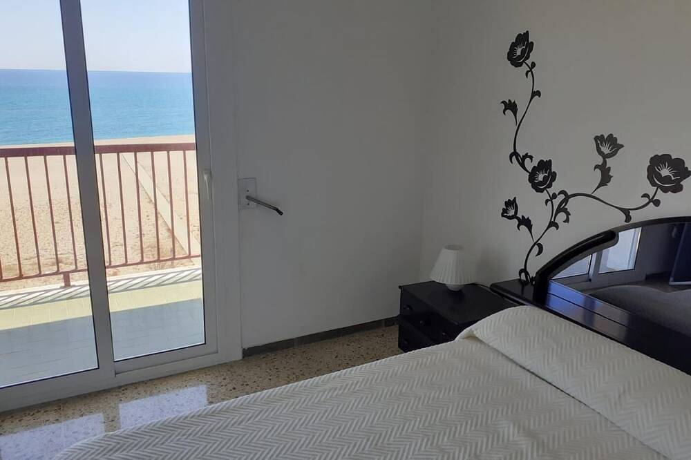 Apartamento entero, Suitur apartamento primera linea mar vistas playa in Canet de Mar, Costa del Maresme
