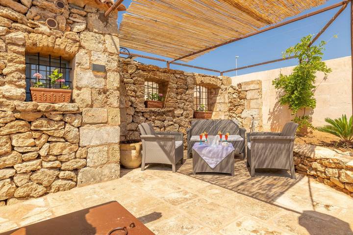Trullo für 4 Personen, mit Balkon und Garten in Torre San Giovanni - 2