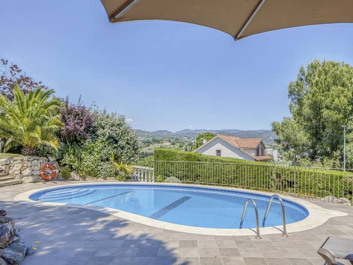Chalet para 8 personas, con terraza además de jardín y piscina en Maresme - 2