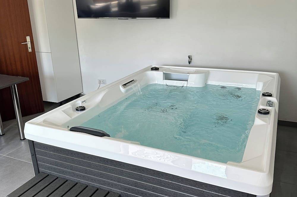 Ganze Wohnung, Ruhige Ferienwohnung Whirpool und Fasssauna in Medebach, Hochsauerlandkreis