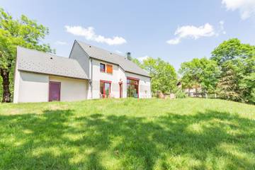 Gîte pour 8 personnes, avec jardin et terrasse à Picherande