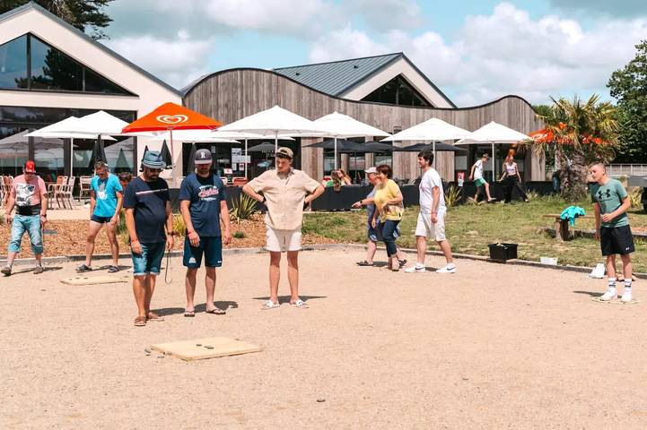 Mobil home pour 9 personnes, avec terrasse et piscine à Bénodet - 2