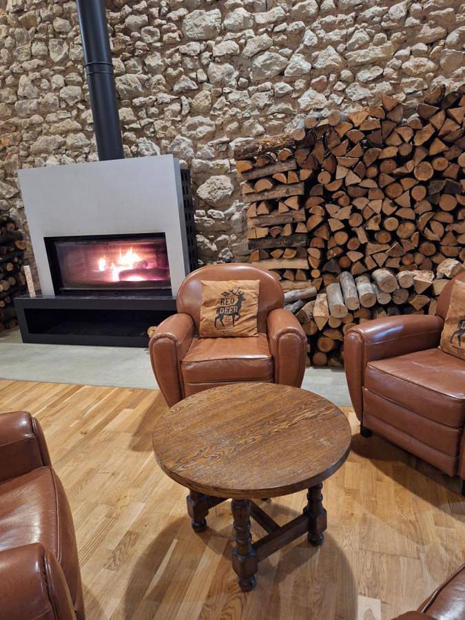 Gîte pour 2 personnes, avec Terrasse et Jardin ainsi que Piscine et Vue à Ouveillan