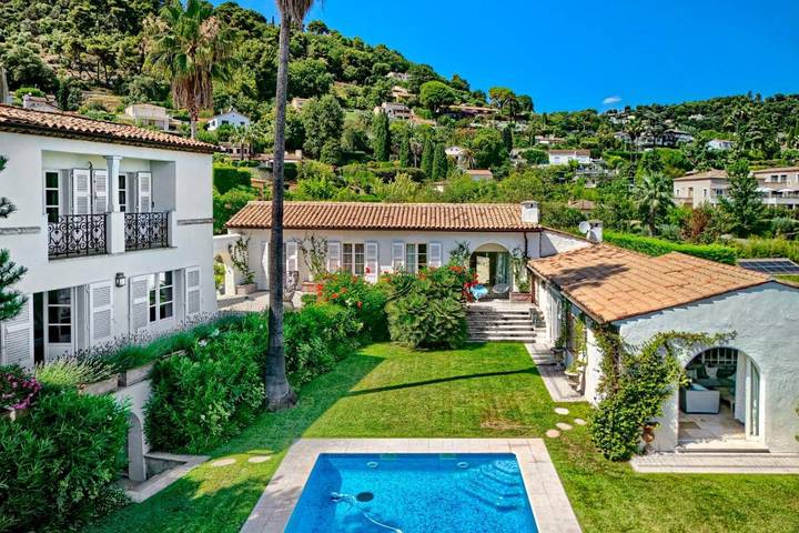 Villa pour 13 personnes, avec piscine et sauna ainsi que balcon et jardin à La Colle-sur-Loup