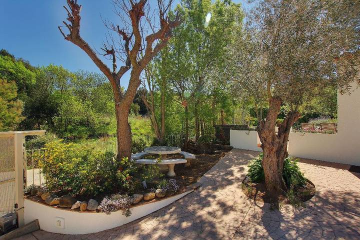 Chalet para 10 personas, con jardín además de terraza y piscina en Cataluña - 4