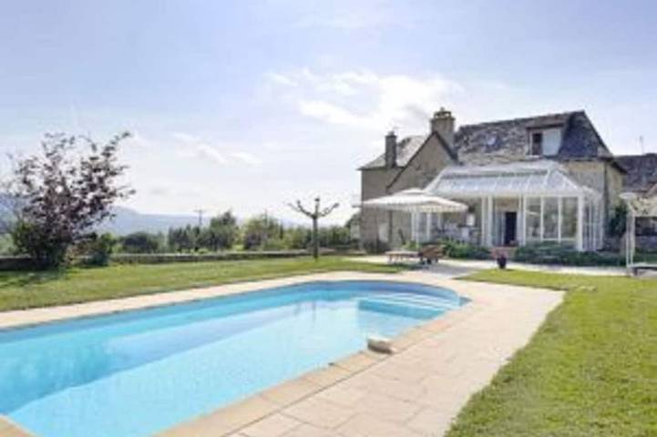 Location de vacances pour 4 personnes, avec piscine ainsi que jardin et jacuzzi à Castelnau-de-Mandailles - 4