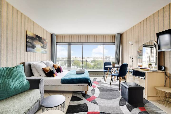 Vacation rental for 4 people around the Eiffel Tower