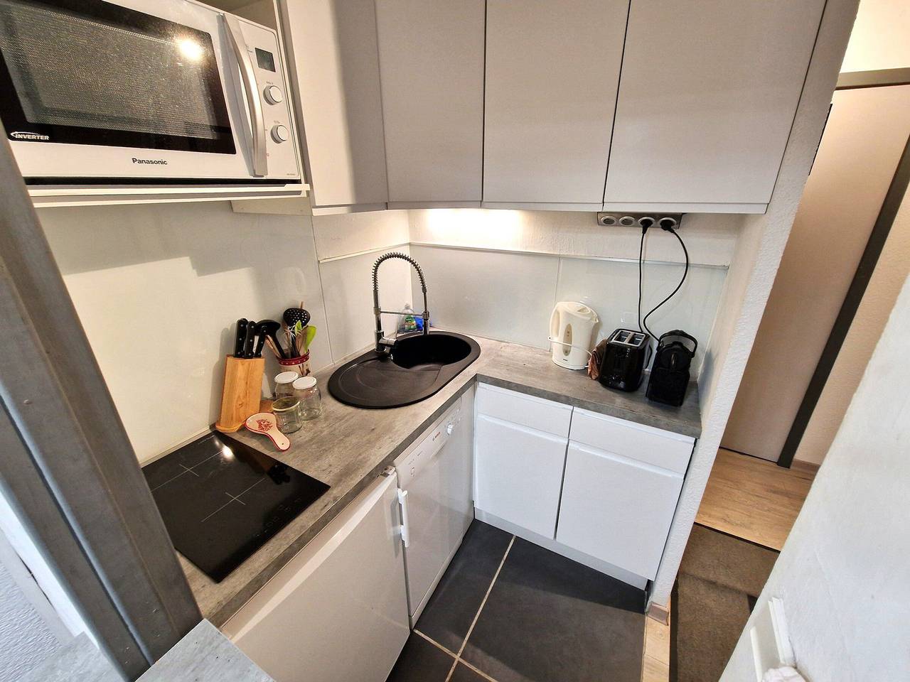 Apartamento entero, Apartamento de 2 habitaciones + cabina para 4/6 personas en el corazón de la estación con Wifi in Valfréjus, Modane