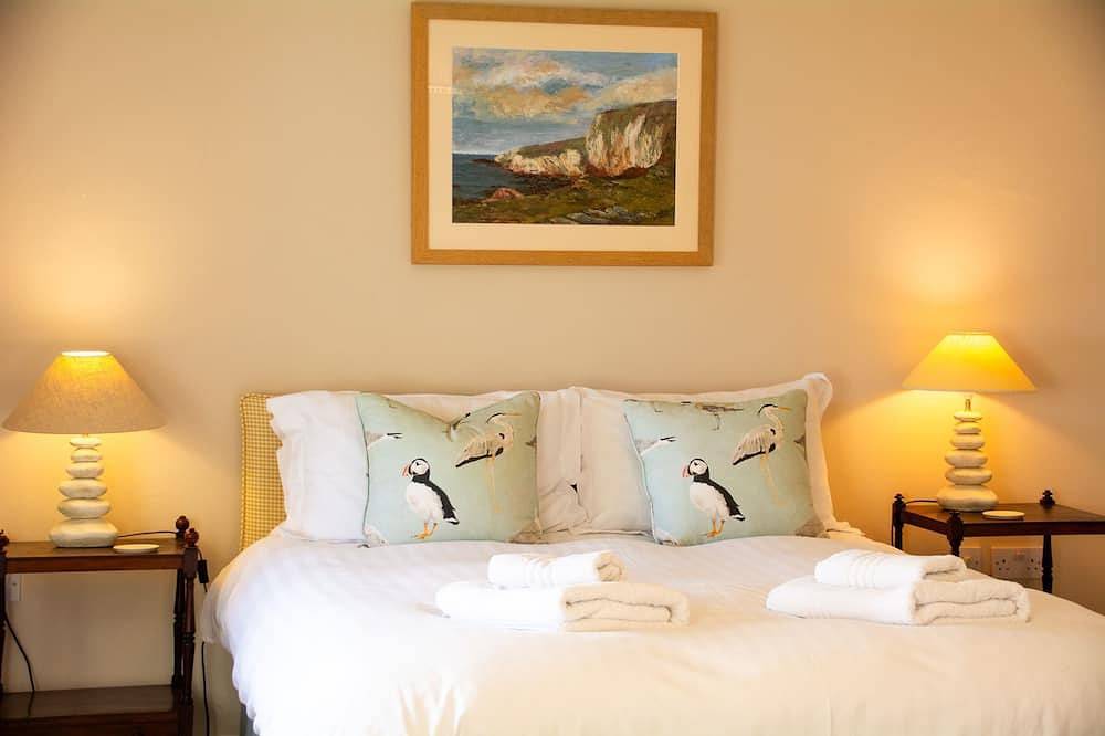 Plas - sleeps 10 guests  in 5 bedrooms in Rhoscolyn, Isle of Anglesey