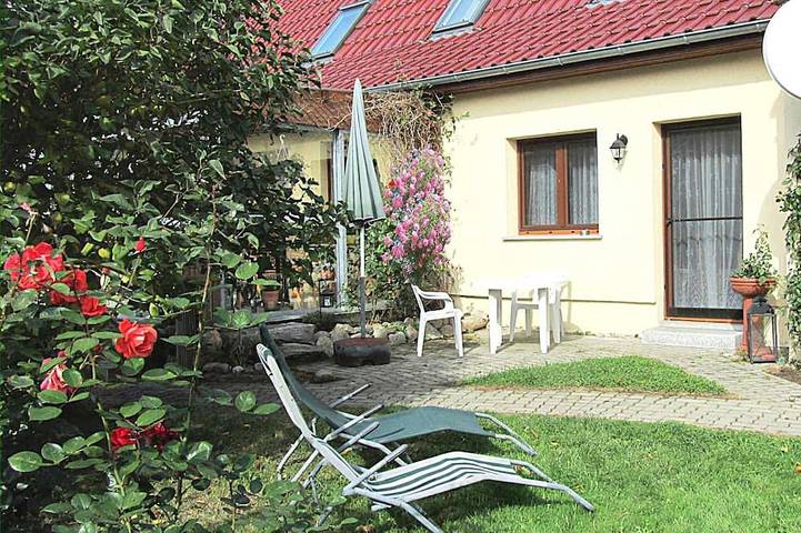 Ferienwohnung für 2 Personen, mit Terrasse und Garten in Lützow