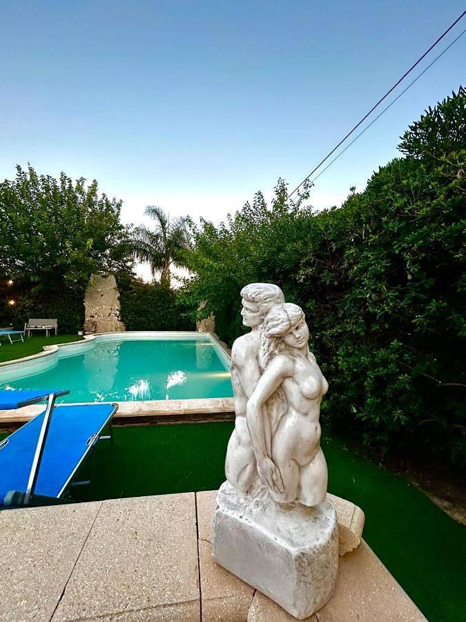 Casa vacanza per 5 persone, con giardino e piscina nonché panorama, adatto a famiglie con bambini a Siracusa