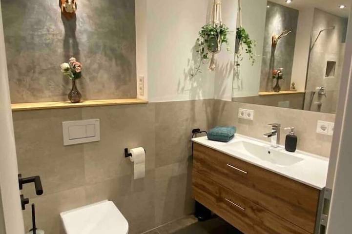Ganze Wohnung, Neurenovierte 60m2 Fewo „Xaverl“ zw. Stadt&Bergen in Holzkirchen, Landkreis Miesbach