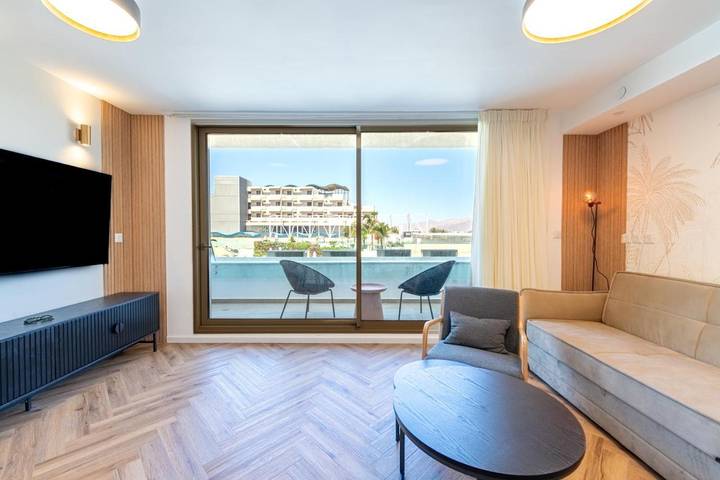 Appart’hôtel pour 4 personnes, avec vue ainsi que piscine et balcon - 1